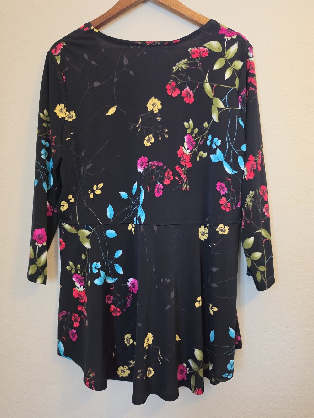 Susan Graver Tunic Top Womens Large Black Pink Multicolor Floral Made In The USA - Picture 2 of 7